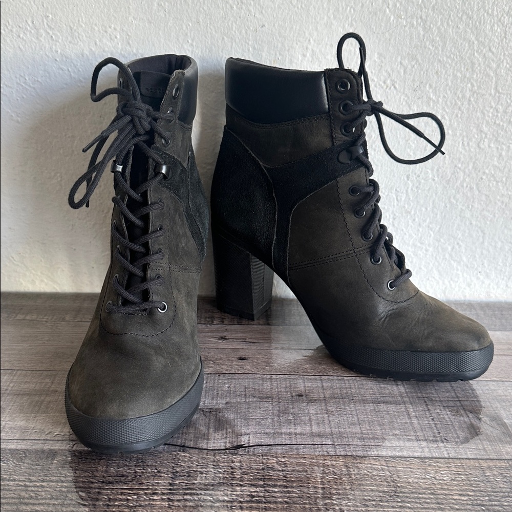 Timberland Camdale Field Women's Lace Ankle Boot in Black Nubuck in Size: 8.5